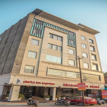 Bharawan Clarks Inn Express Amritsar Exterior photo