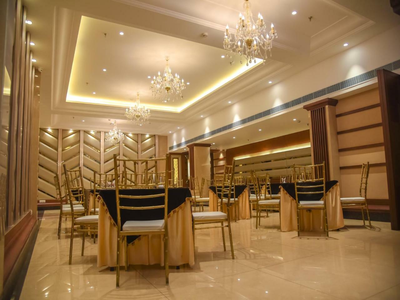 Bharawan Clarks Inn Express Amritsar Exterior photo