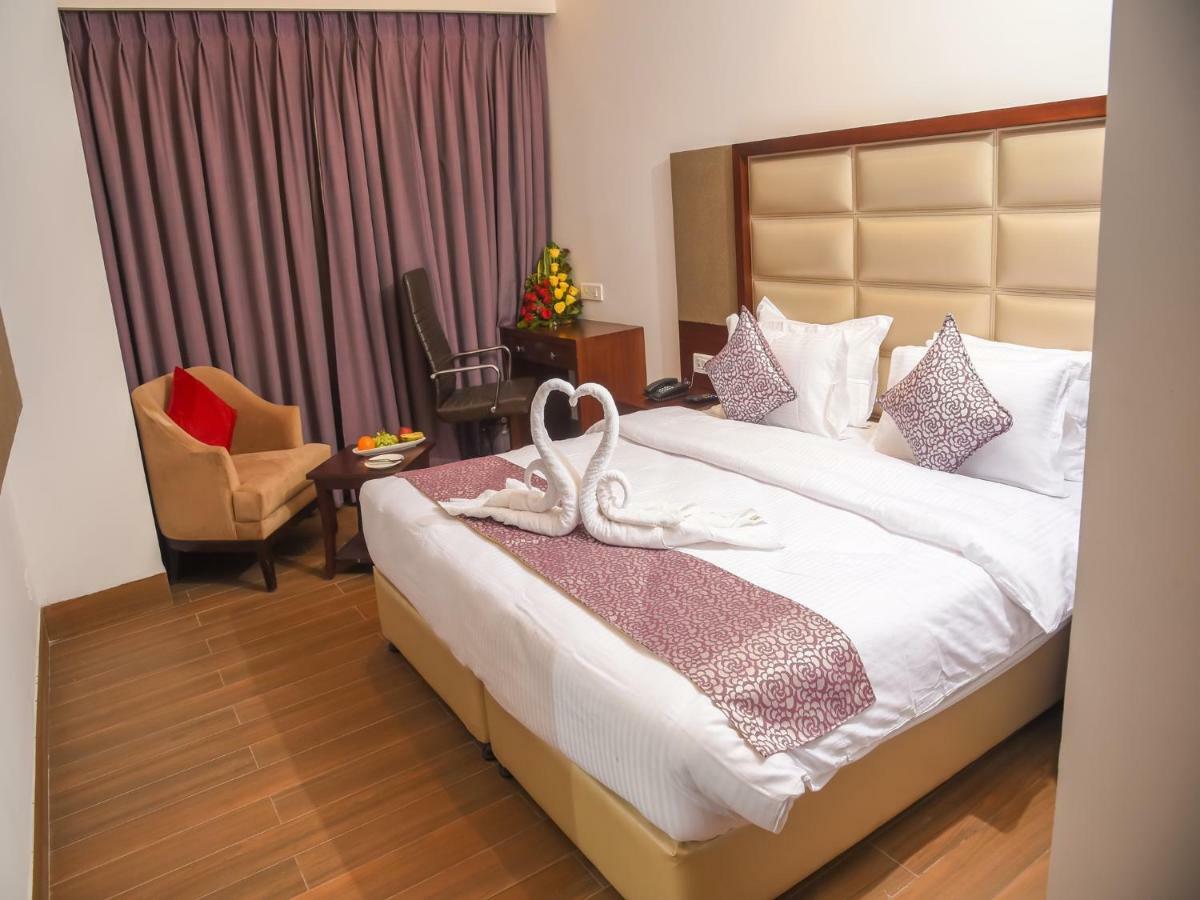 Bharawan Clarks Inn Express Amritsar Exterior photo